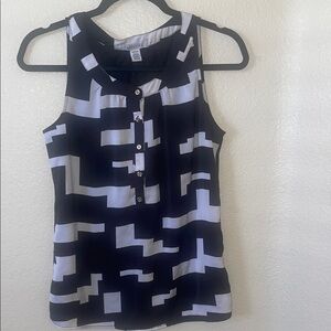 Reaction Kenneth Cole Black and White Geometric Blouse, in great condition